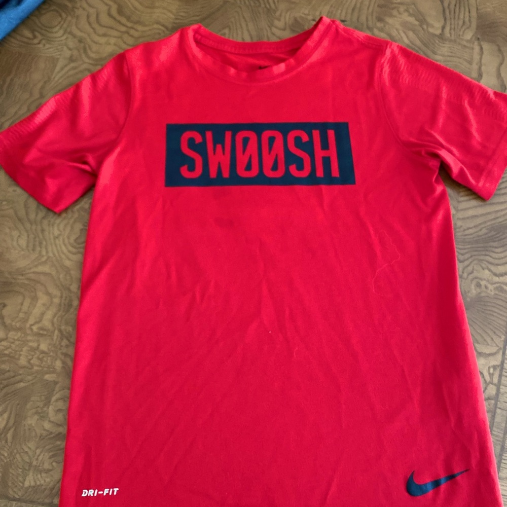 Nike Swoosh boy t-shirt. Size Medium